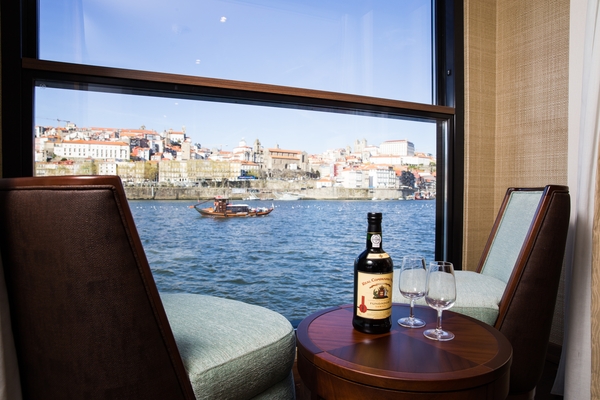 Rivier MS Douro Elegance - Deluxe Suite 4.jpg